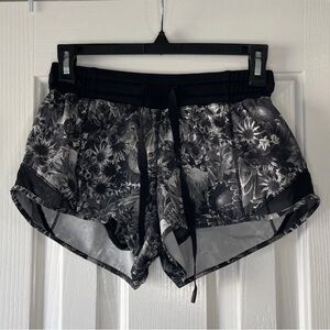 Lululemon Women’s Hotty Hot Shorts Size 4 Floral Shorts
